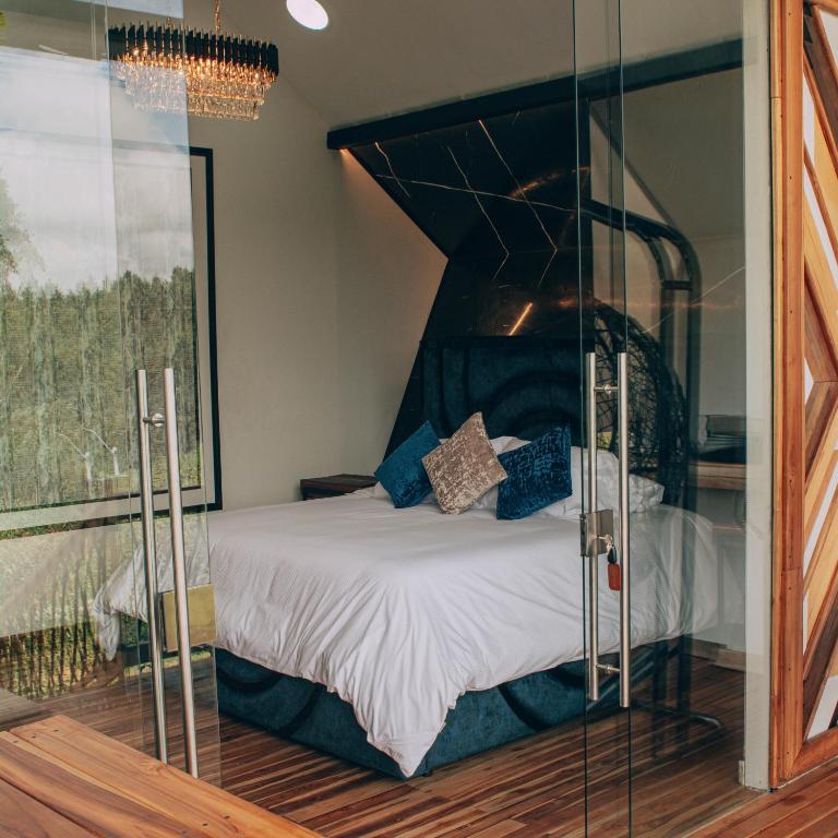 Postel nebo postele na pokoji v ubytování Örök Hotel