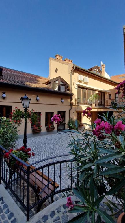 Budova, kde se aparthotel nachází