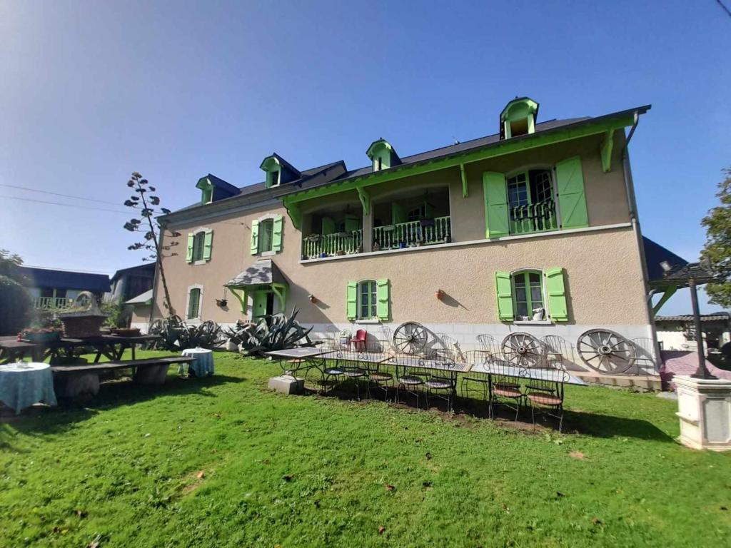 Un jardín fuera de Ferme Arboucau