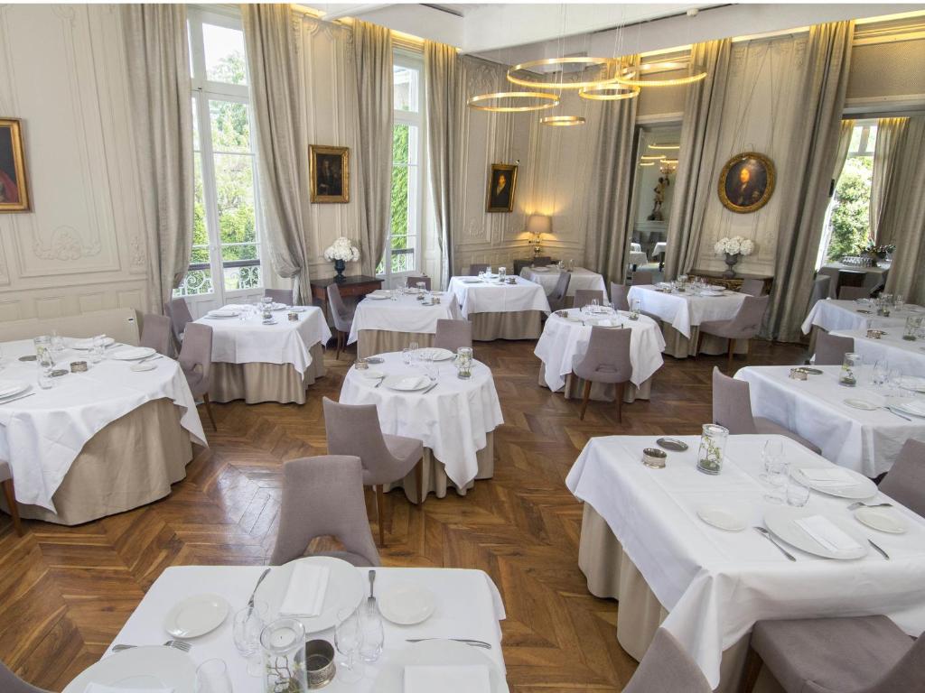 Restaurace v ubytování Château & Spa De La Commanderie