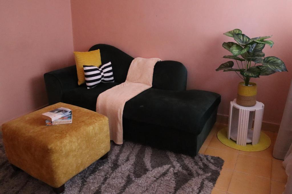 Posezení v ubytování Elegantly furnished 1bedroom at Claycity, Thika Rd