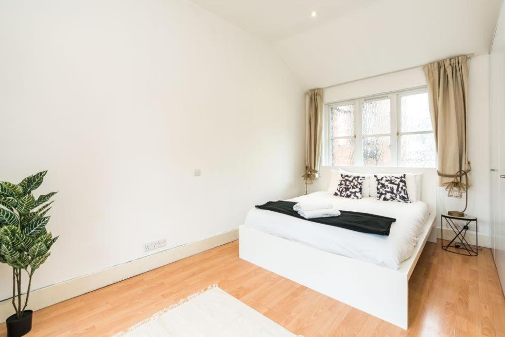 GreenCroft 3 bedroom apartment, London Updated 2023 Prices