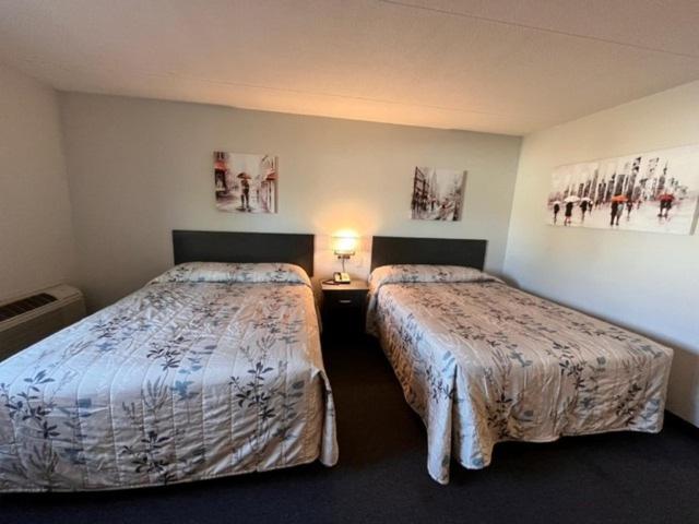 a hotel room with two beds in a room at Kirkfield Motor Hotel in Winnipeg
