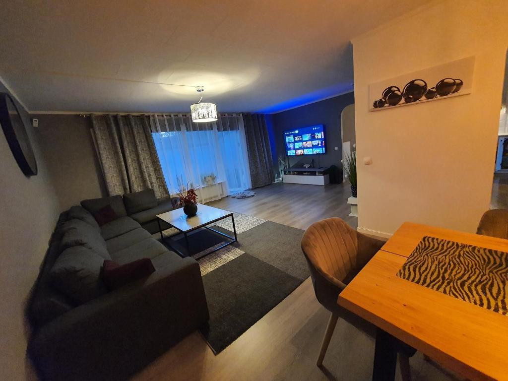 TV a/nebo společenská místnost v ubytování Villa for 10 persons with massage chair, sauna, billiard table and free electric vehicle station for electric cars