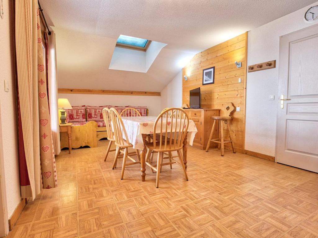 a kitchen and dining room with a table and chairs at Appartement Flumet, 3 pièces, 6 personnes - FR-1-505-109 in Flumet