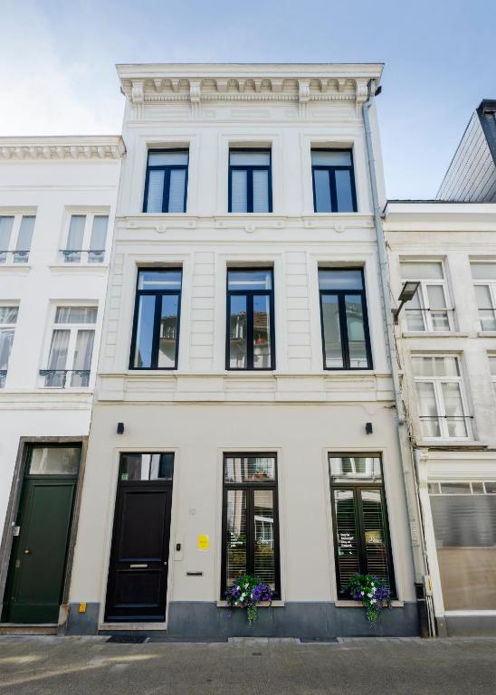 The 1880 Boutique Holiday Home - Five-Bedroom House