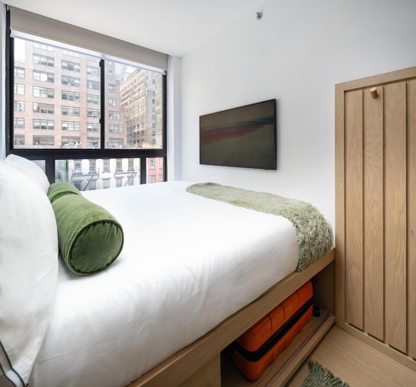 Postel nebo postele na pokoji v ubytování Little Charlie Hotel