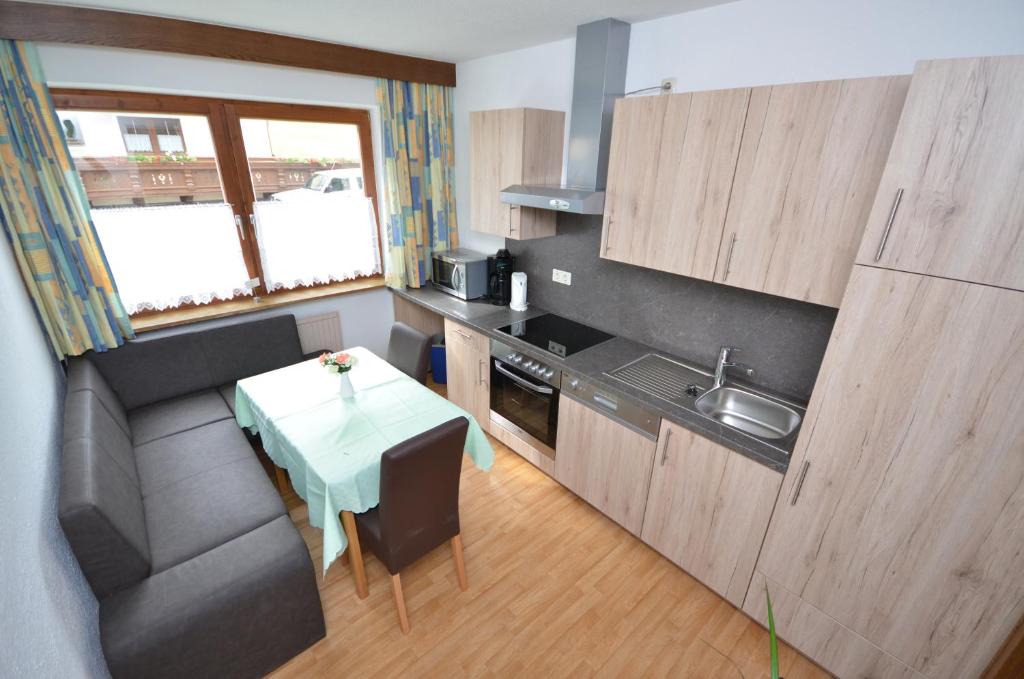 Kuchyňa alebo kuchynka v ubytovaní Haus Alpengruß