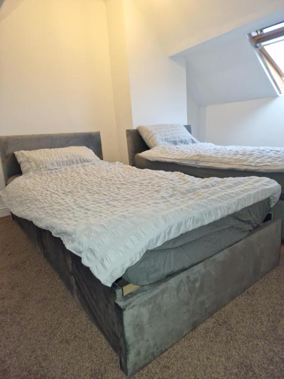 two beds are sitting in a room with at 3 bed house in Dewsbury West Yorkshire in Dewsbury