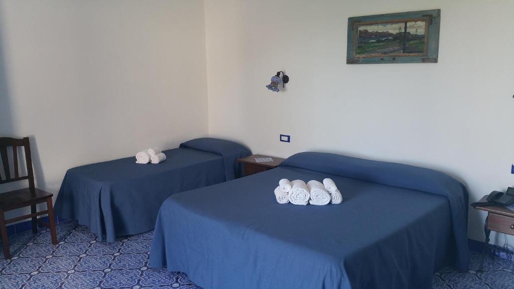 Hotel A Cannata - Vierpersoonskamer Met Balkon