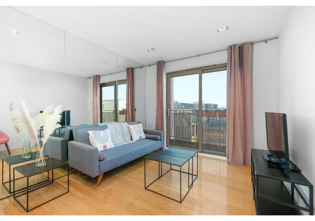 Modern and Spacious 1BR Haggerston London Apartment City Views