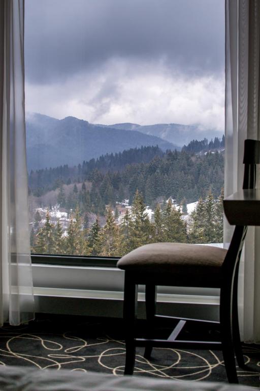 Nespecifikovaný výhled na hory nebo výhled na hory při pohledu z hotelu
