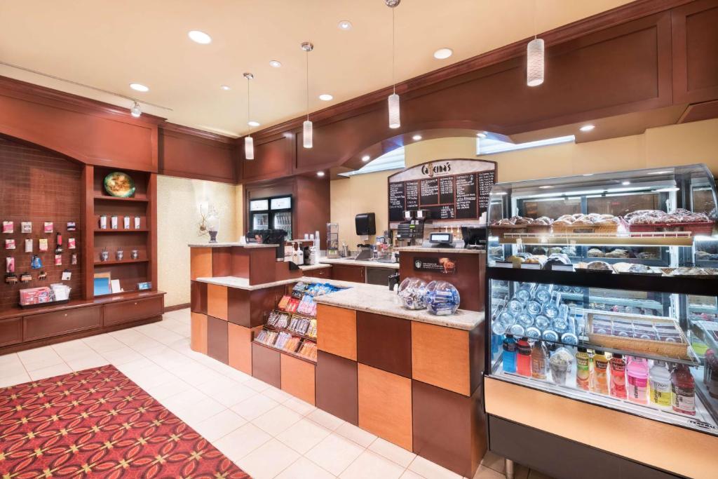 Embassy Suites Murfreesboro - Hotel & Conference Center photo