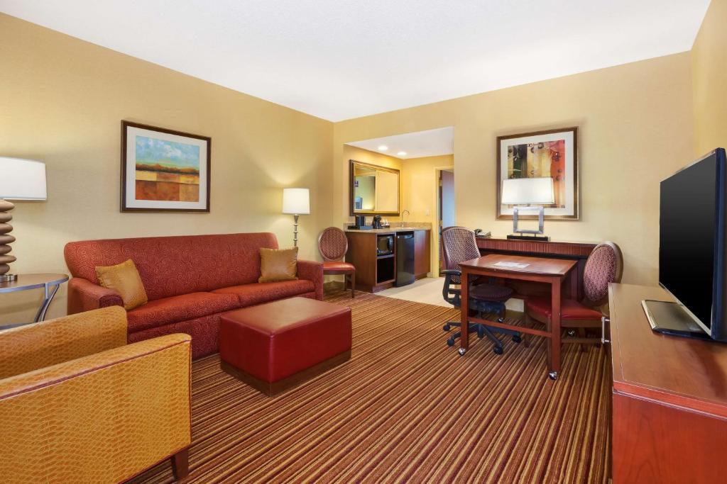 Embassy Suites Murfreesboro - Hotel & Conference Center photo