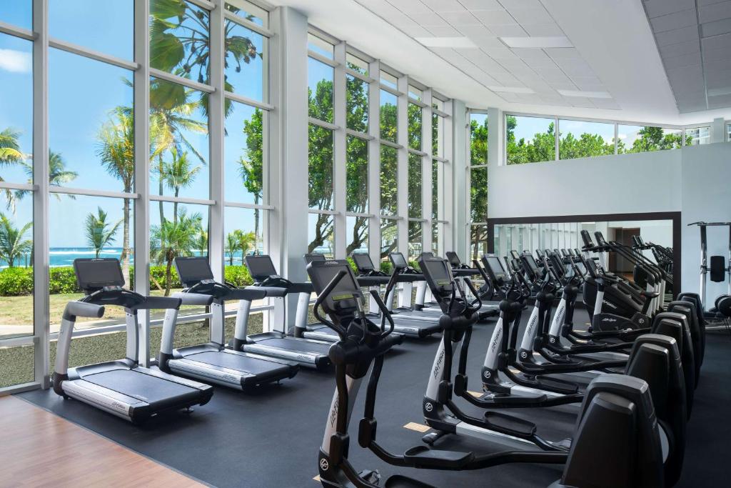 Fitness centrum a/nebo fitness zařízení v ubytování Caribe Hilton