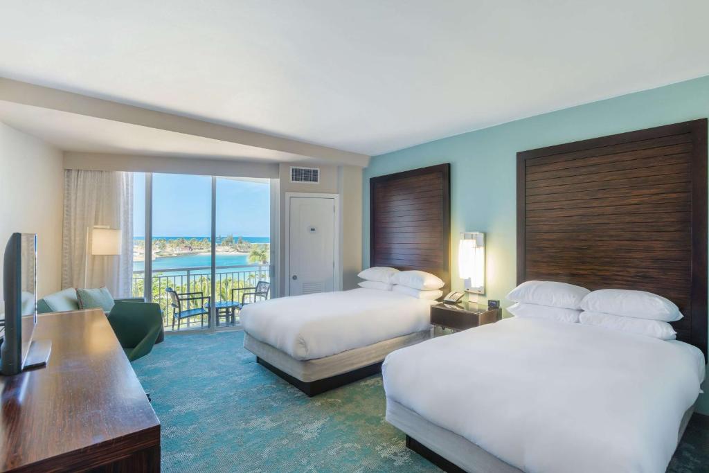 Postel nebo postele na pokoji v ubytování Caribe Hilton