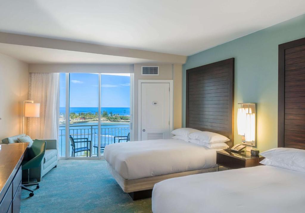 Postel nebo postele na pokoji v ubytování Caribe Hilton