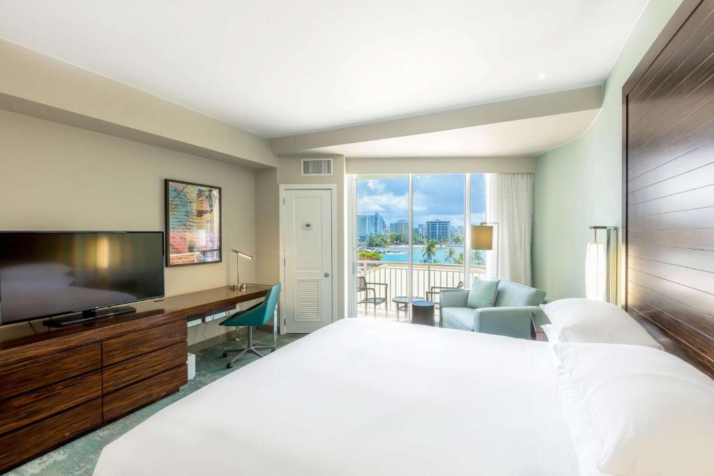 Postel nebo postele na pokoji v ubytování Caribe Hilton