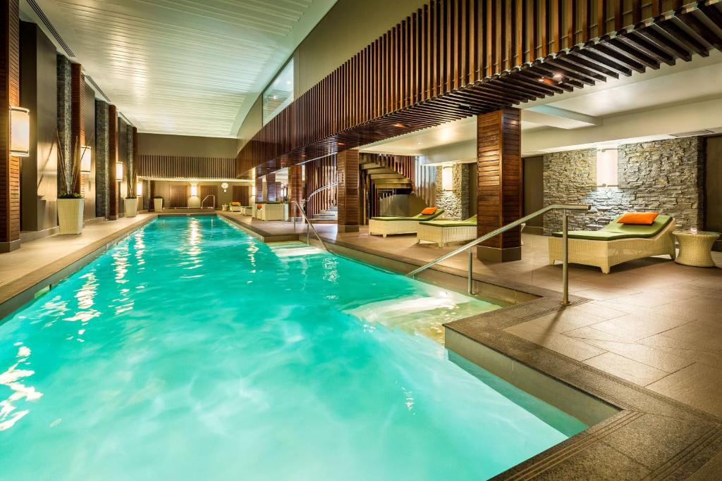 Bazén v ubytování Hilton Queenstown Resort & Spa nebo v jeho okolí