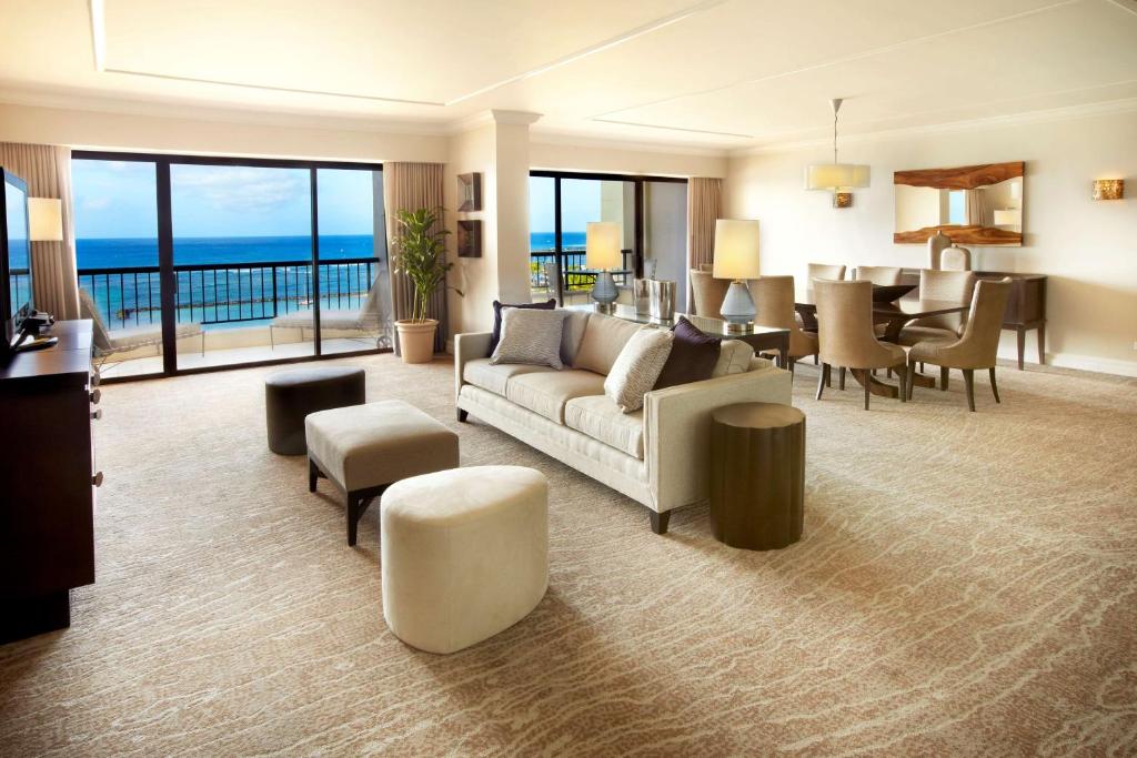 Hilton Hawaiian Village Waikiki Beach Resort - Premium One-Bedroom Suite