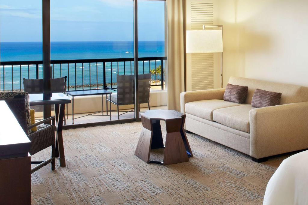 Hilton Hawaiian Village Waikiki Beach Resort - Ali'I Tower Ocean Front With King Bed