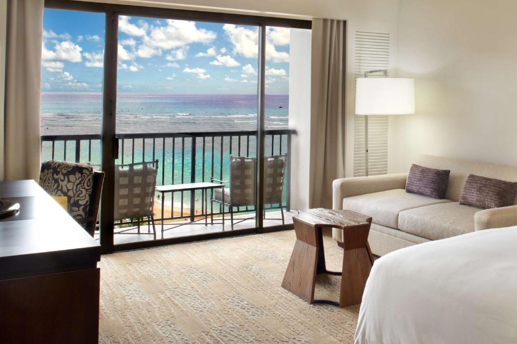 Hilton Hawaiian Village Waikiki Beach Resort - Ali'I Tower Ocean View With King Bed