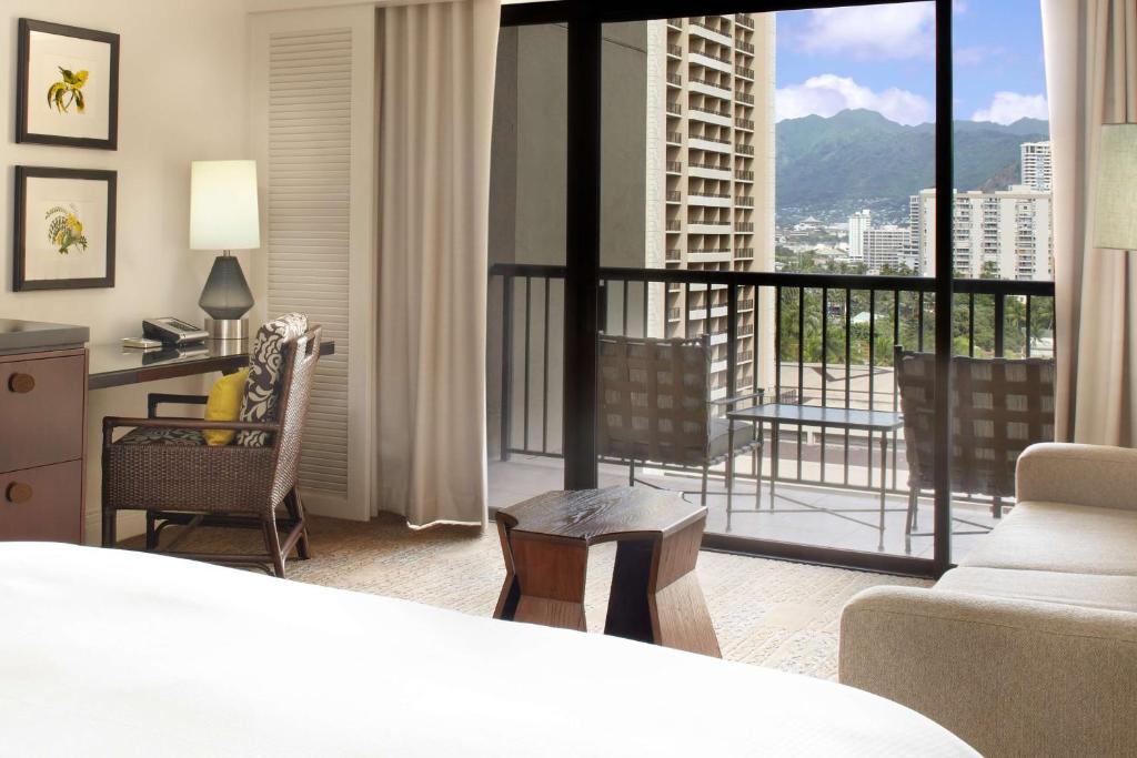 Hilton Hawaiian Village Waikiki Beach Resort - Ali'I Tower Resort View With King Bed
