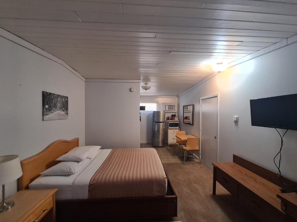TV a/nebo společenská místnost v ubytování Sundowner Motel