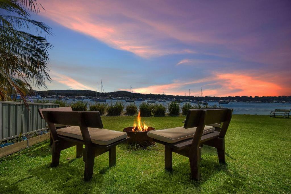 The Little Lake House at Rathmines waterfront on Lake Macquarie - Housity