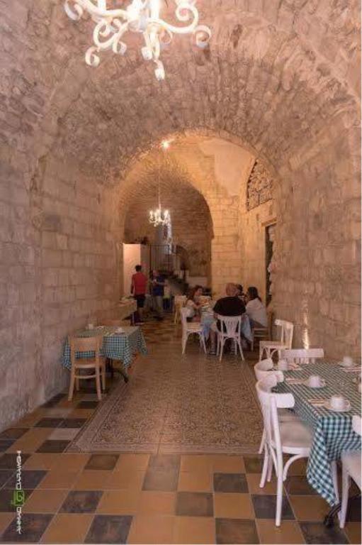 Restoran või mõni muu söögikoht majutusasutuses Al-Hakim Boutique Hotel Old Town Nazareth