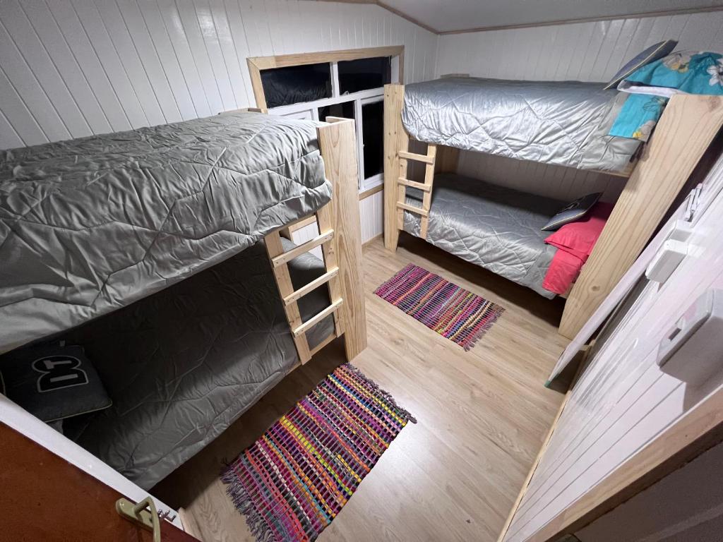 Postel nebo postele na pokoji v ubytování Refugio Ballena Hostel