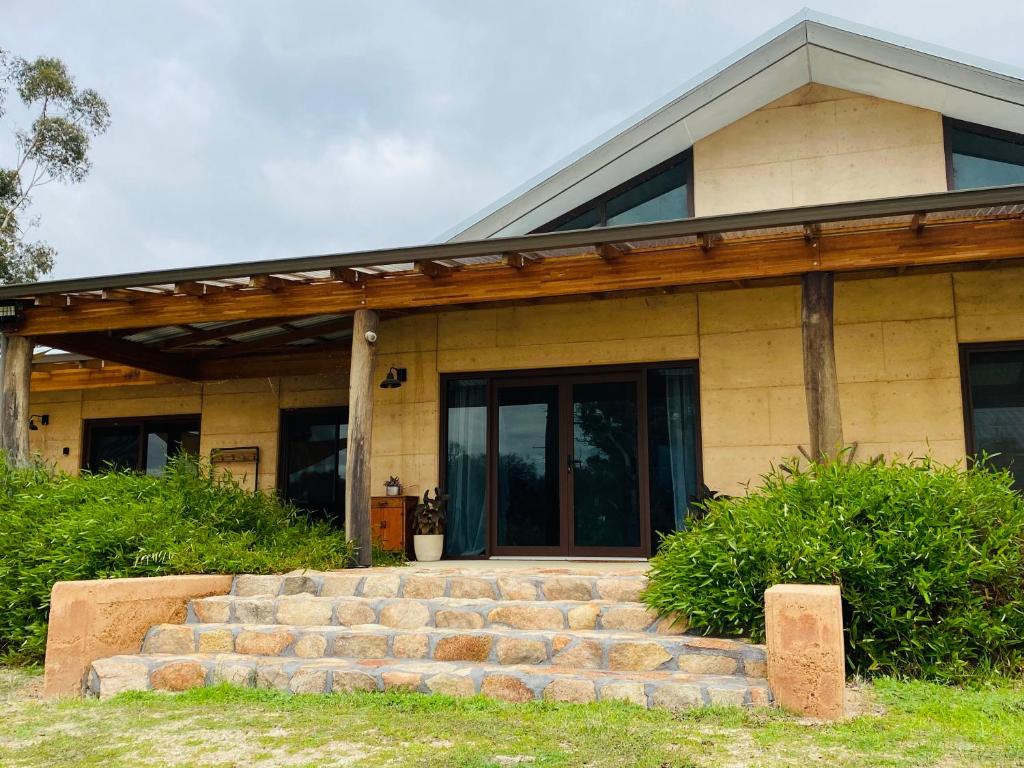 Rammed Earth Retreat, Wagin (updated prices 2024)