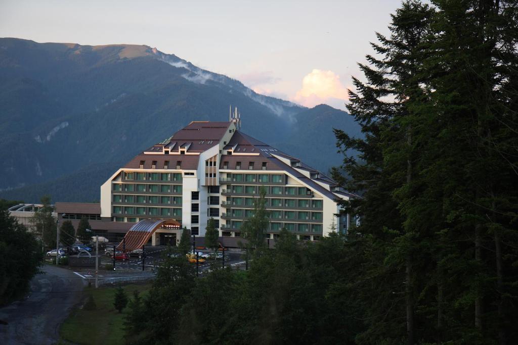 Nespecifikovaný výhled na hory nebo výhled na hory při pohledu z hotelu