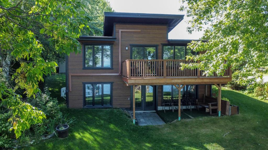 Zahrada ubytování Magnifique chalet au bord du Lac-Saint-Jean