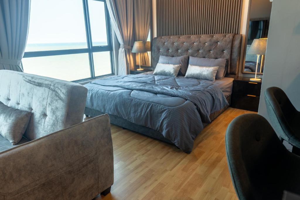 Postel nebo postele na pokoji v ubytování Imperium Residence Seaview by Timorra