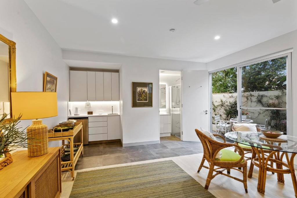 Top of the town, Bangalow (updated prices 2024)