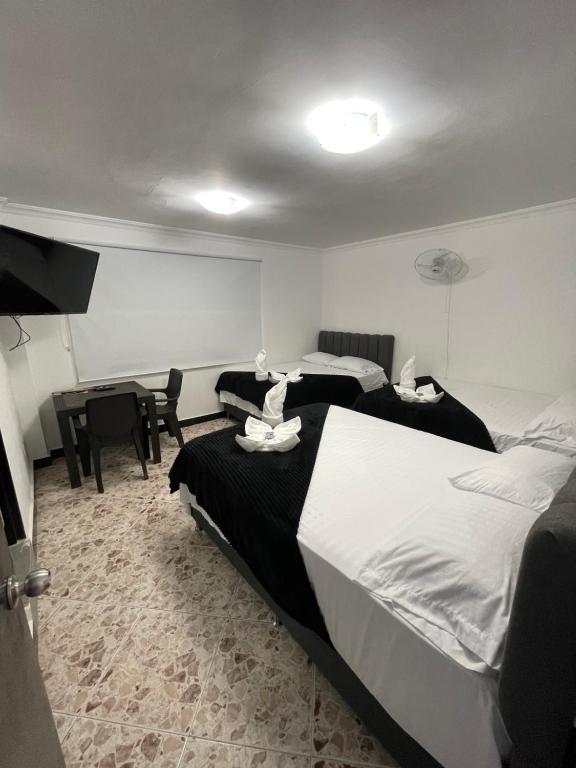 Postel nebo postele na pokoji v ubytování Hotel De León Estadio