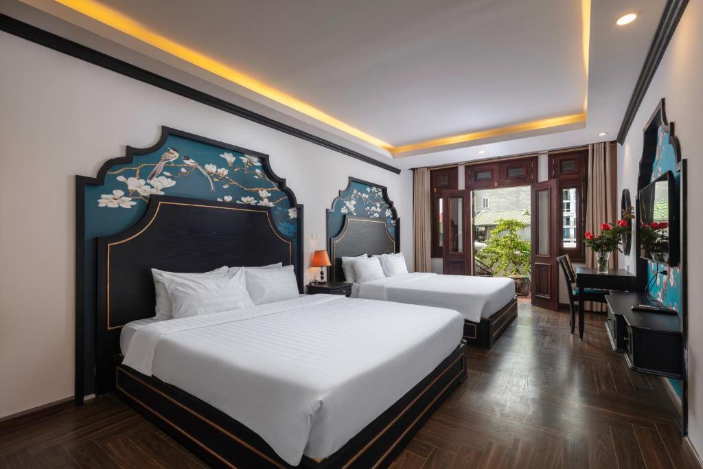 Кровать или кровати в номере Queen Light Hotel