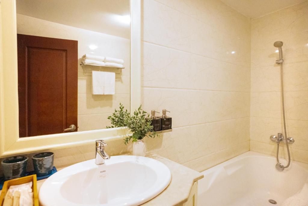 Superior Double Bed Internal Window
