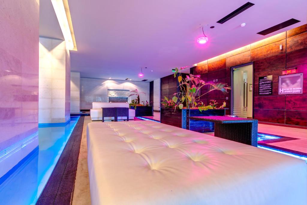 Bazén v ubytování Hotel Orizont nebo v jeho okolí