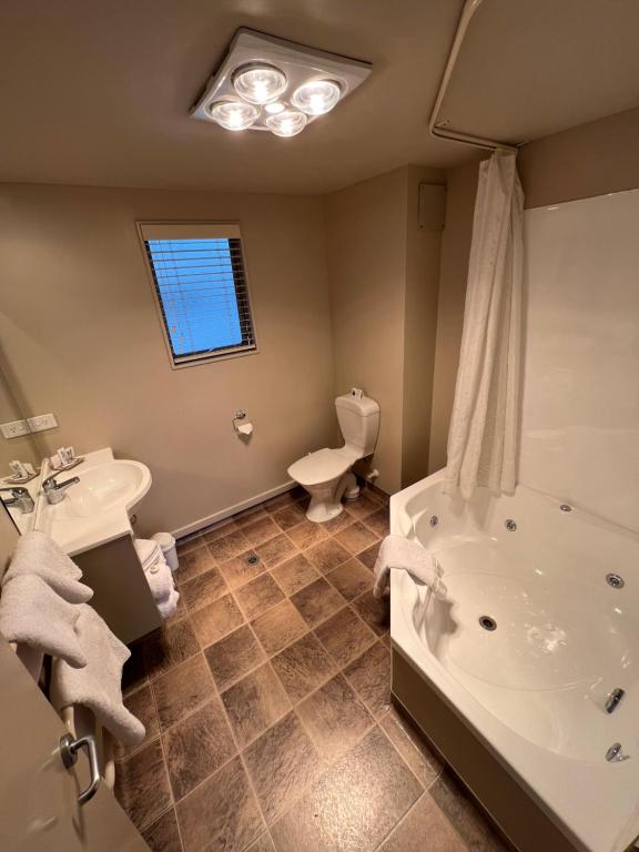 Koupelna v ubytování The Suites Ashburton