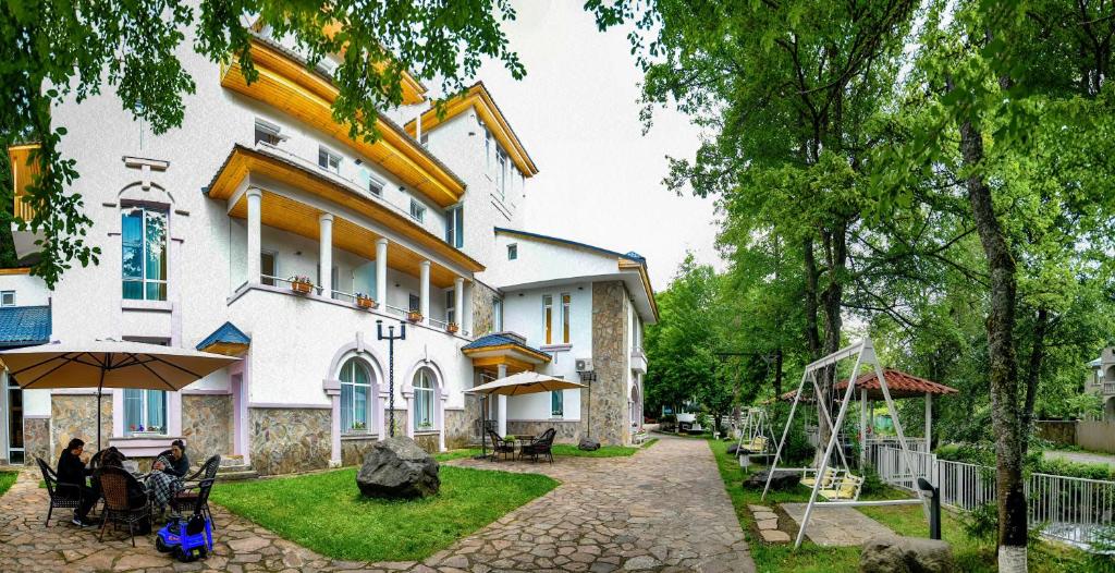 Zahrada ubytování Abastumani Residence