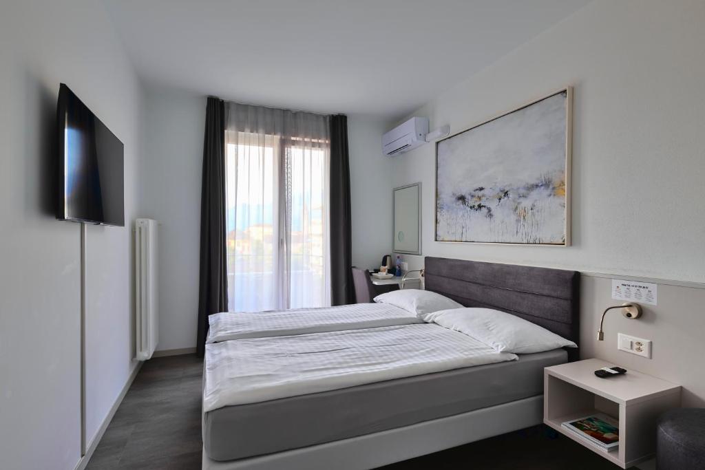 Postel nebo postele na pokoji v ubytování Hotel Luna Garni