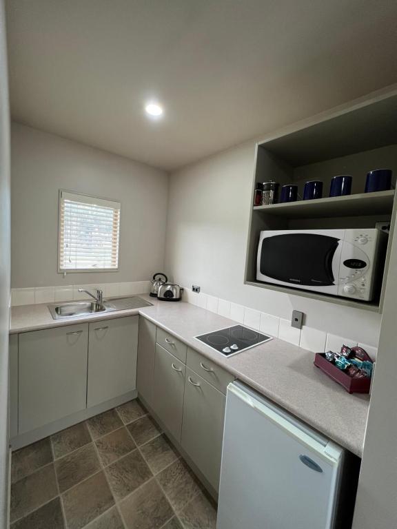Kuchyň nebo kuchyňský kout v ubytování The Suites Ashburton