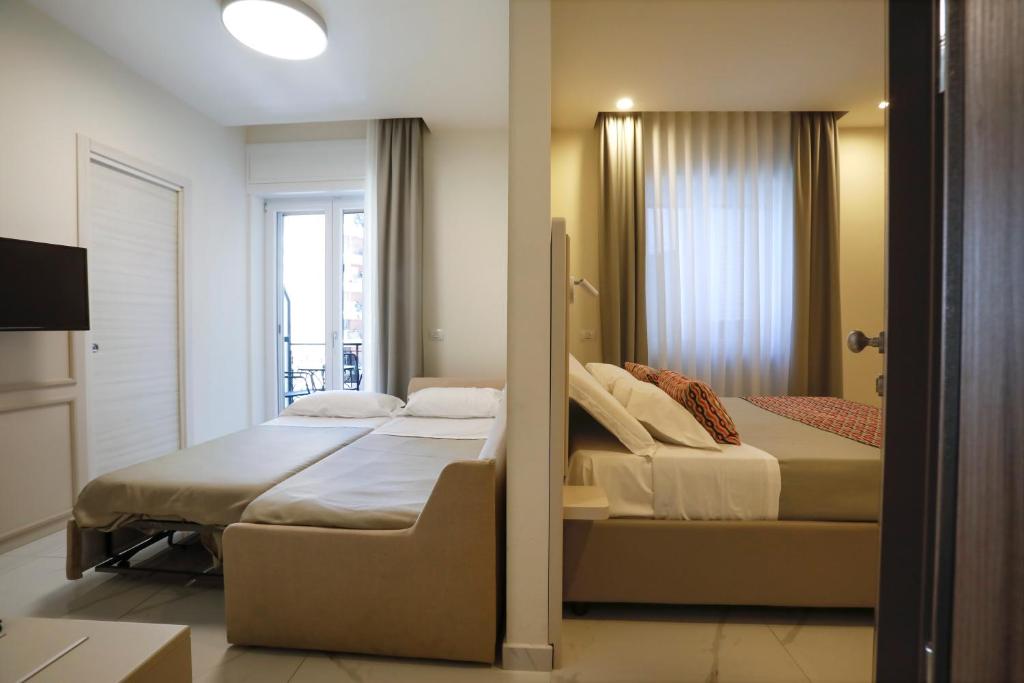 Vomero High Hotel - Deluxe Family Room