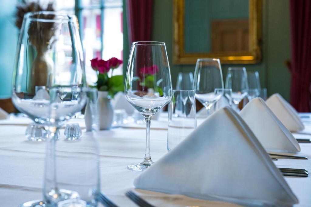 Nápoje v ubytování FLÜHLI Hotel Kurhaus