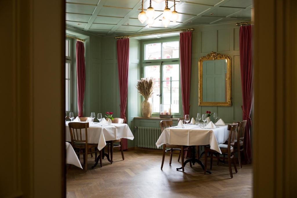 Restaurace v ubytování FLÜHLI Hotel Kurhaus