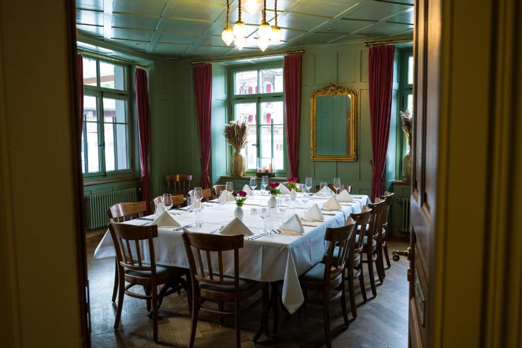 Restaurace v ubytování FLÜHLI Hotel Kurhaus