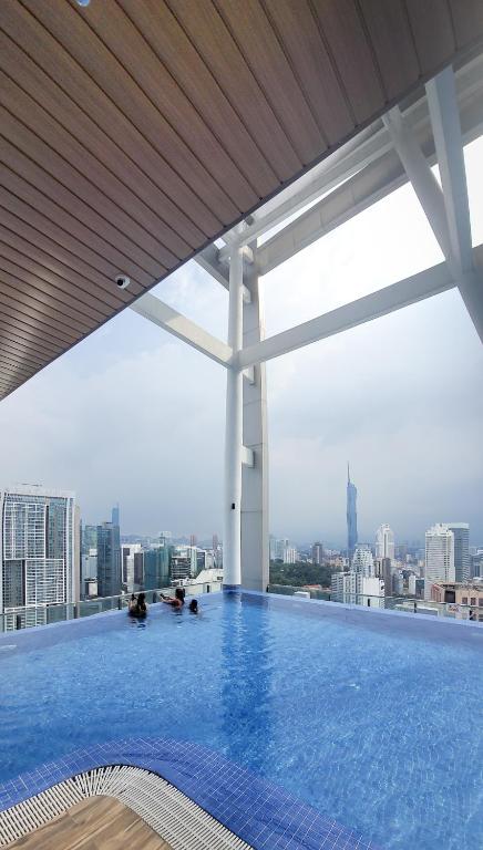 Bazén v ubytování CL 27A Insta KLCC View & Infinity Pool View nebo v jeho okolí