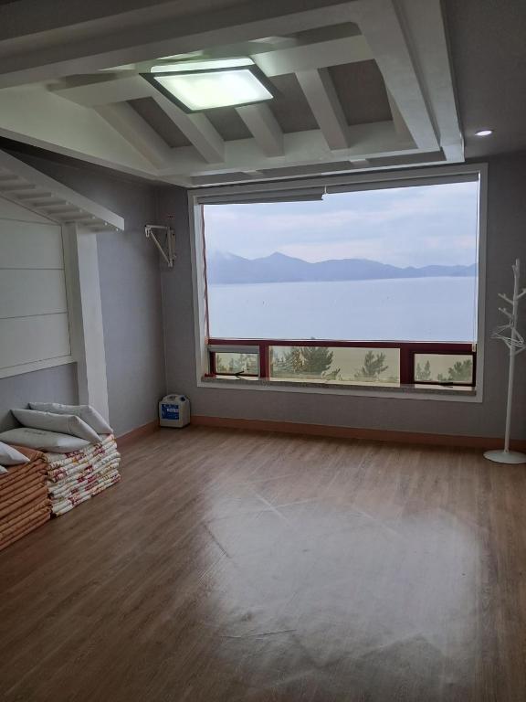 Namhae Beach Hotel - Family Studio